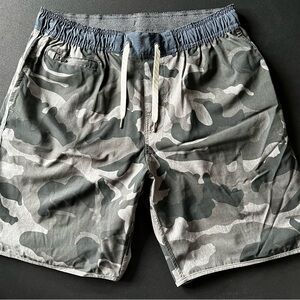 Vuori Banks Camo Short